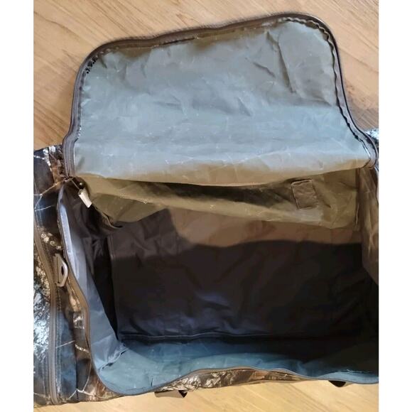 Red Head MASSIVE DELUXE Bass Duck Hunting Camo Duffle Bag Water Resistant 29"L - Picture 8 of 13